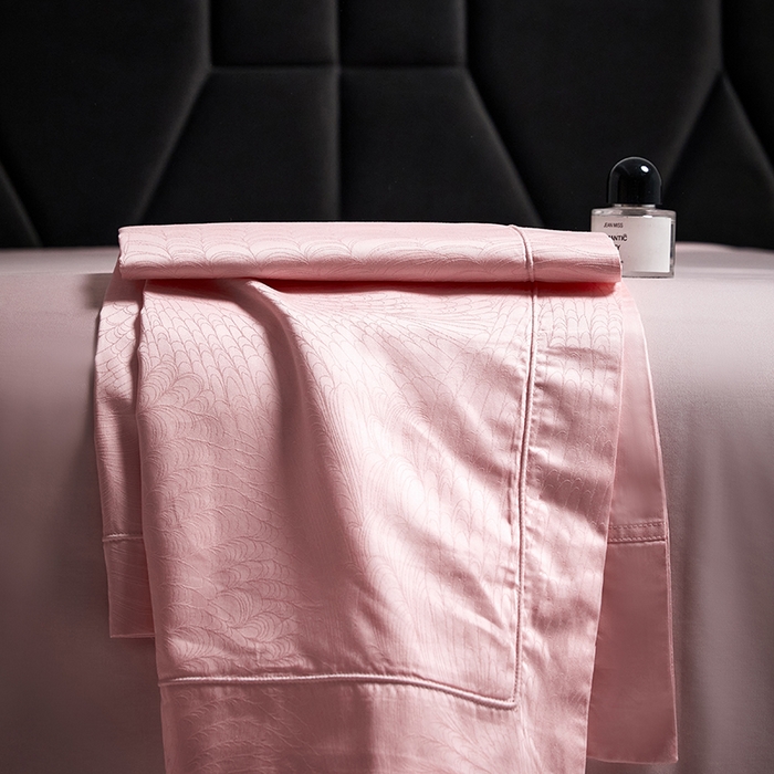 91家纺网 家纺一手货源 找家纺 洽想家 2025新款长绒棉贡缎提花手工立体埋绳工艺四件套礼盒包装 格律时尚-粉玉