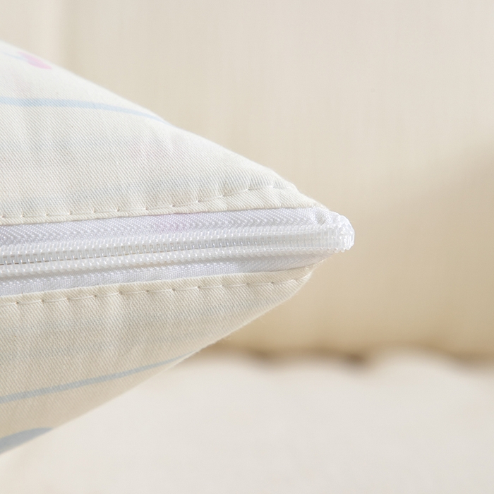 91家纺网 家纺一手货源 找家纺 照世家纺 2025春夏新款全棉纯棉印花A类抱枕被 奶油狗狗 45x45展开120x160