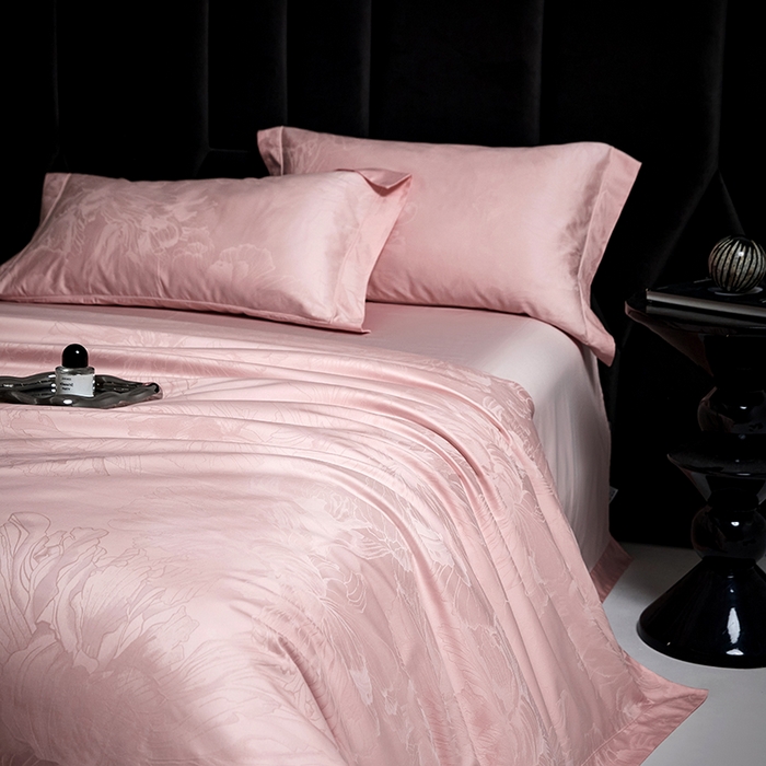 91家纺网 家纺一手货源 找家纺 洽想家 2025新款长绒棉贡缎提花手工立体埋绳工艺四件套礼盒包装 欧若拉-粉玉