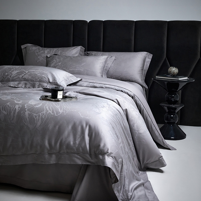 91家纺网 家纺一手货源 找家纺 洽想家 2025新款长绒棉贡缎提花手工立体埋绳工艺四件套礼盒包装 欧若拉-高级灰