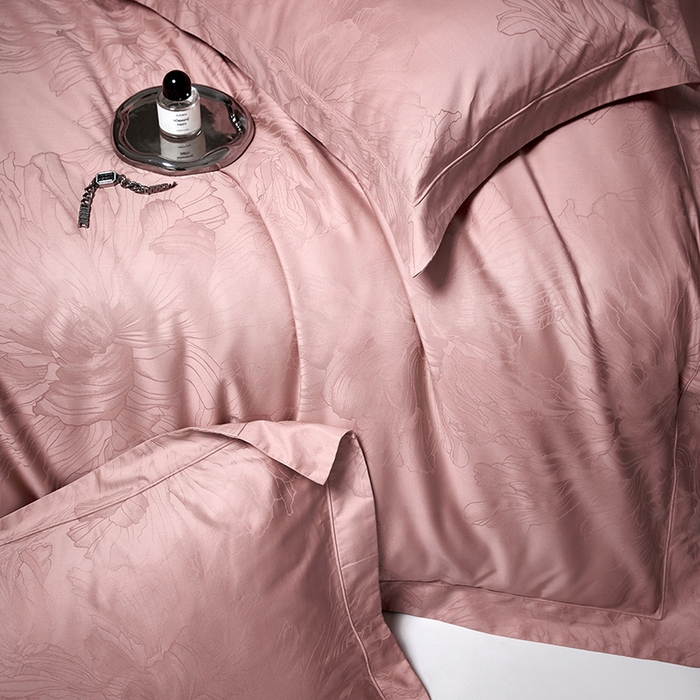 91家纺网 家纺一手货源 找家纺 洽想家 2025新款长绒棉贡缎提花手工立体埋绳工艺四件套礼盒包装 欧若拉-血牙