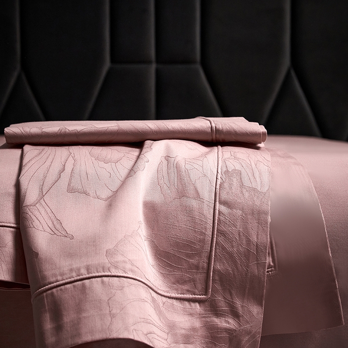 91家纺网 家纺一手货源 找家纺 洽想家 2025新款长绒棉贡缎提花手工立体埋绳工艺四件套礼盒包装 欧若拉-血牙