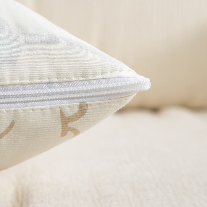 91家纺网 家纺一手货源 找家纺 照世家纺 2025春夏新款全棉纯棉印花A类抱枕被 淘气萌龙 45x45展开120x160