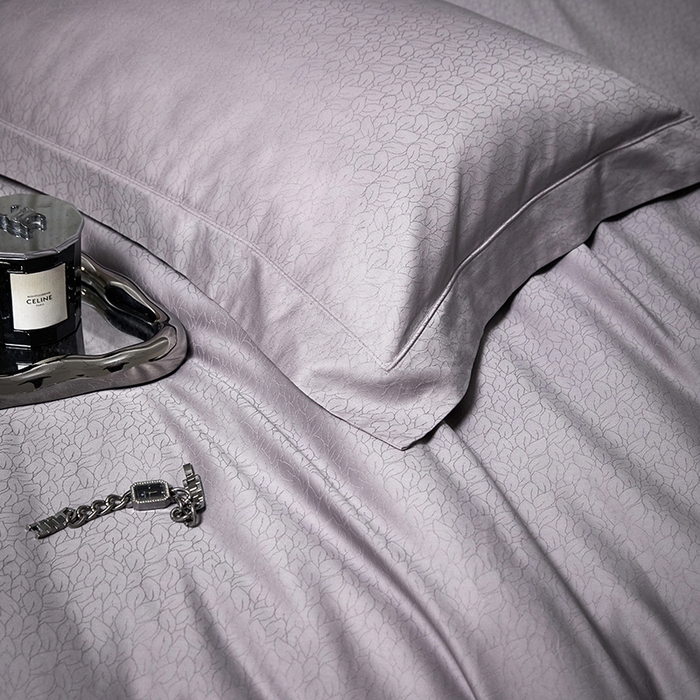 91家纺网 家纺一手货源 找家纺 洽想家 2025新款长绒棉贡缎提花手工立体埋绳工艺四件套礼盒包装 奢华魅力-天空灰