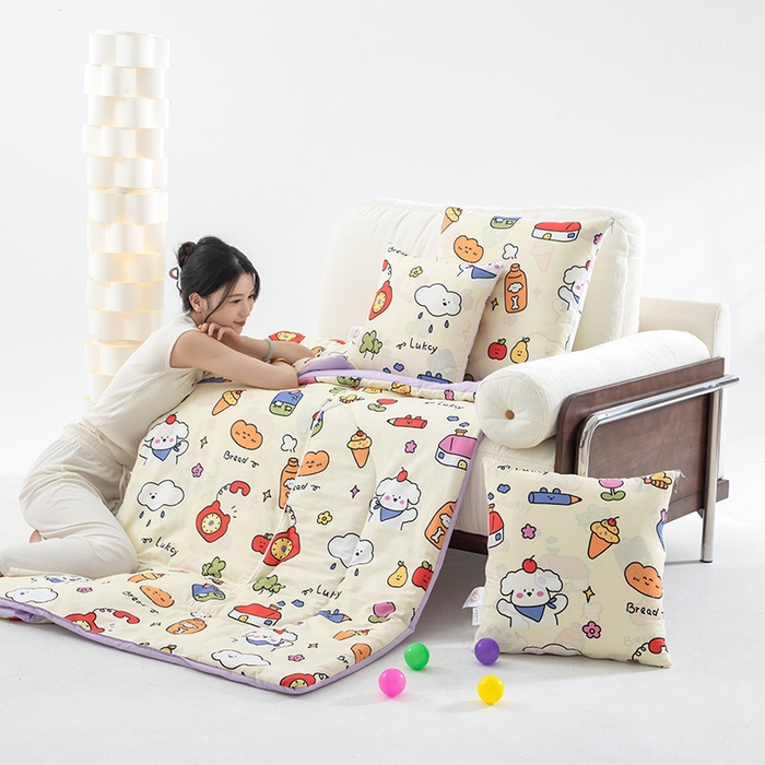 91家纺网 家纺一手货源 找家纺 照世家纺 2025春夏新款全棉纯棉印花A类抱枕被 涂鸦乐园 45x45展开120x160