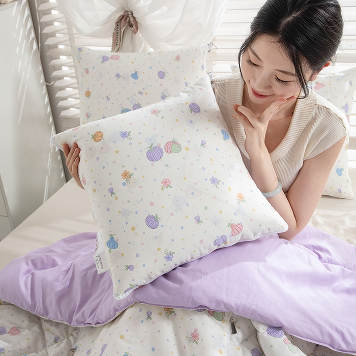 91家纺网 家纺一手货源 找家纺 照世家纺 2025春夏新款全棉纯棉印花A类抱枕被 星奈 45x45展开120x160