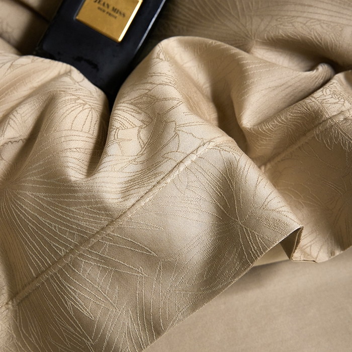 91家纺网 家纺一手货源 找家纺 洽想家 2025新款长绒棉贡缎提花手工立体埋绳工艺四件套礼盒包装 洛奇（金驼）