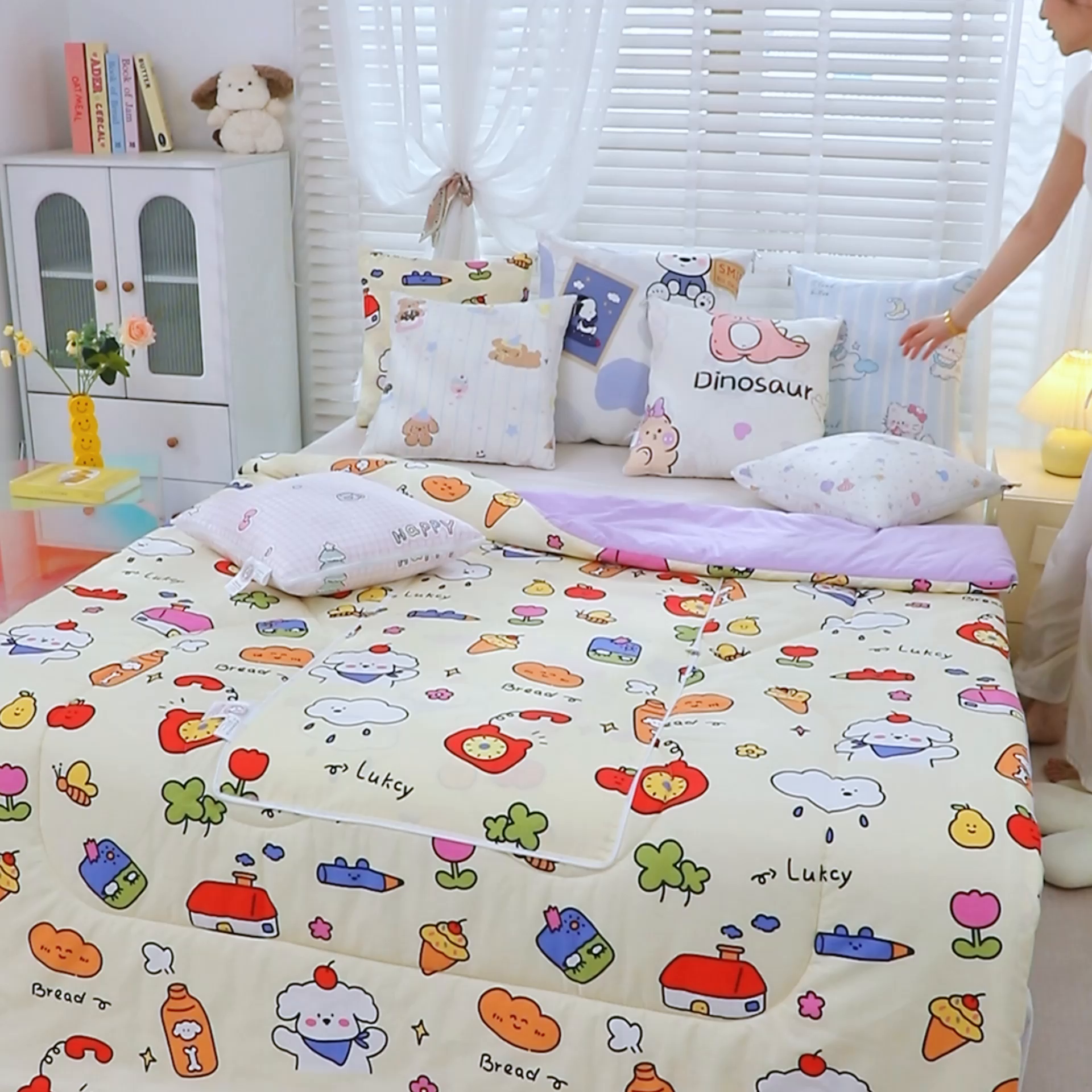 91家纺网 家纺一手货源 找家纺 照世家纺 2025春夏新款全棉纯棉印花A类抱枕被 奥利夹心 50x50展开150x190