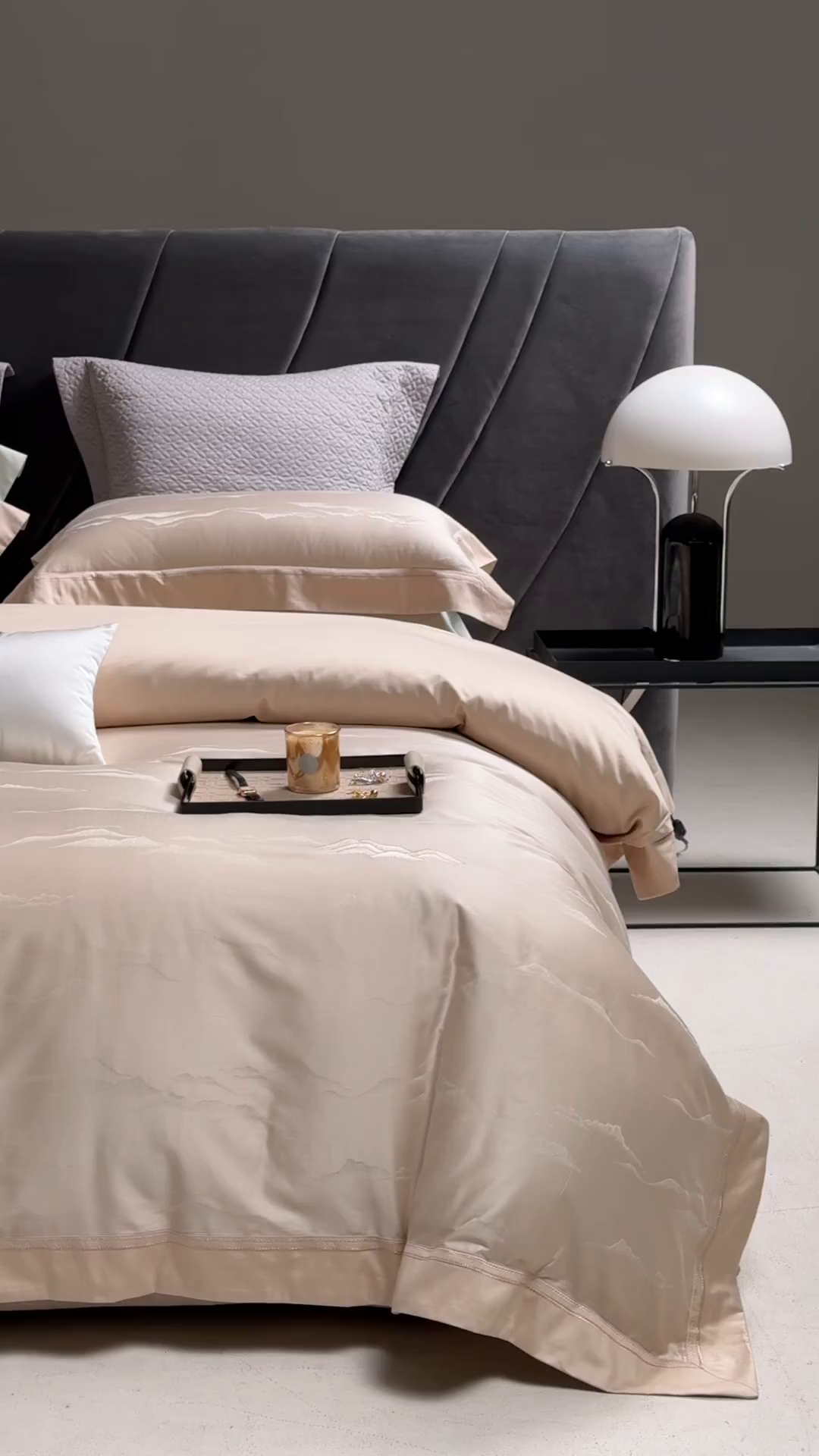 91家纺网 家纺一手货源 找家纺 洽想家 2025新款100支天丝棉提花加绣花工艺款床品四件套--山岚夏梦系列 山岚夏梦-香槟金