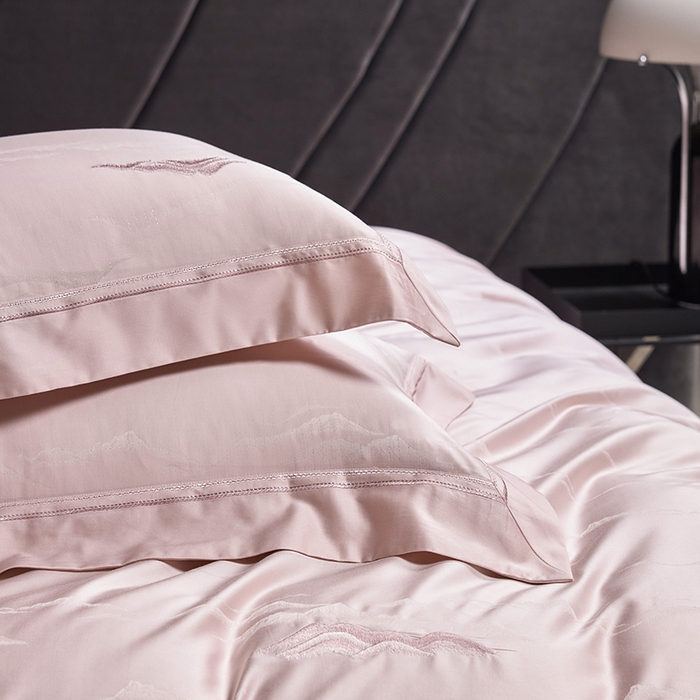 91家纺网 家纺一手货源 找家纺 洽想家 2025新款100支天丝棉提花加绣花工艺款床品四件套--山岚夏梦系列 山岚夏梦-樱花粉