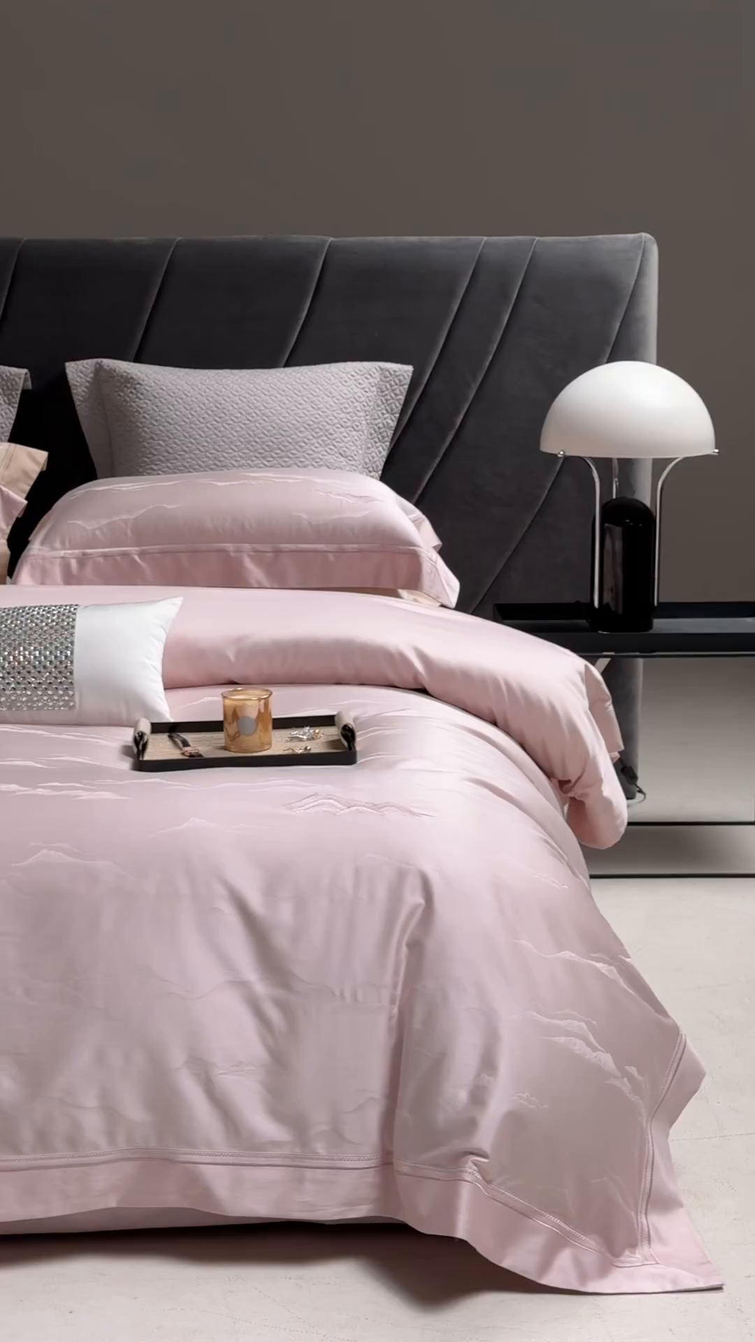 91家纺网 家纺一手货源 找家纺 洽想家 2025新款100支天丝棉提花加绣花工艺款床品四件套--山岚夏梦系列 山岚夏梦-樱花粉