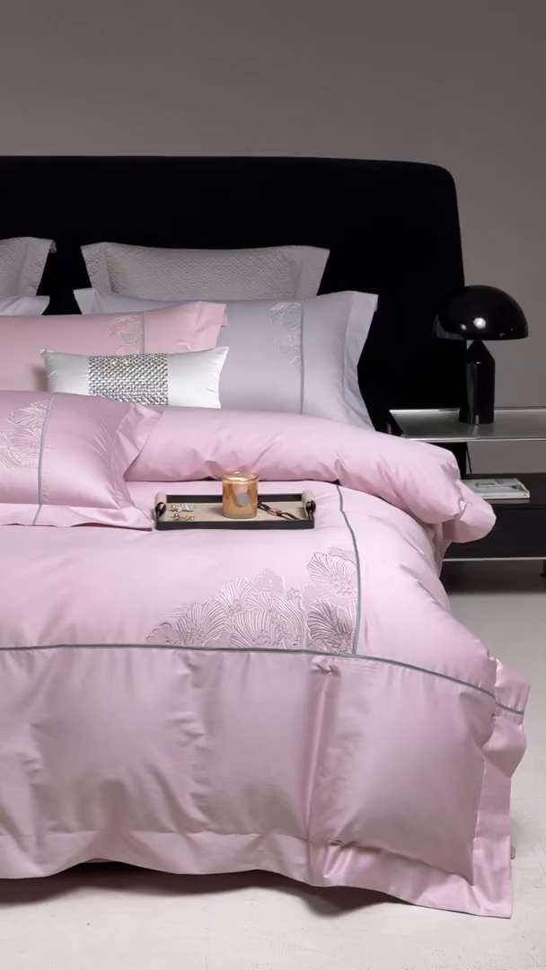 91家纺网 家纺一手货源 找家纺 （总）洽想家 2025新款120支贡缎长绒棉绣花四件套-花漾系列