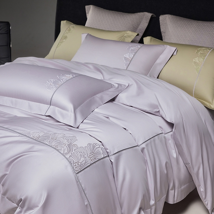 91家纺网 家纺一手货源 找家纺 洽想家 2025新款120支贡缎长绒棉绣花四件套-花漾系列 花漾-紫灰