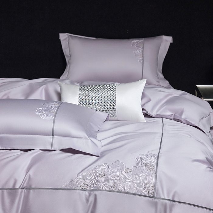 91家纺网 家纺一手货源 找家纺 洽想家 2025新款120支贡缎长绒棉绣花四件套-花漾系列 花漾-紫灰