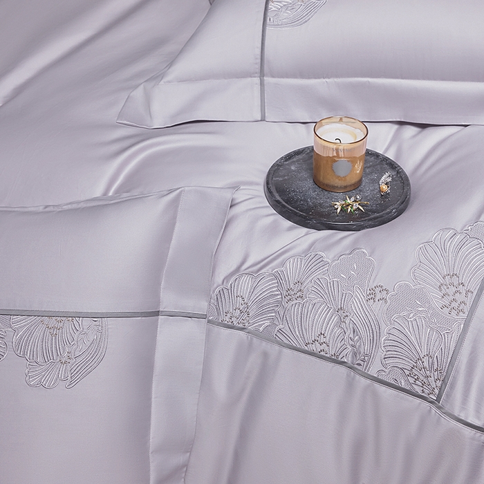 91家纺网 家纺一手货源 找家纺 洽想家 2025新款120支贡缎长绒棉绣花四件套-花漾系列 花漾-紫灰