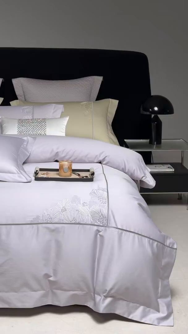 91家纺网 家纺一手货源 找家纺 洽想家 2025新款120支贡缎长绒棉绣花四件套-花漾系列 花漾-紫灰