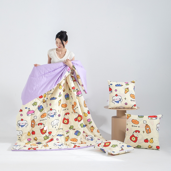 91家纺网 家纺一手货源 找家纺 照世家纺 2025春夏新款全棉纯棉印花A类抱枕被 涂鸦乐园 50x50展开150x190