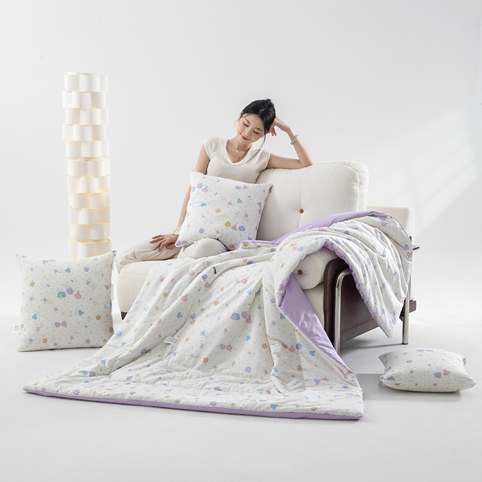 91家纺网 家纺一手货源 找家纺 照世家纺 2025春夏新款全棉纯棉印花A类抱枕被 星奈 50x50展开150x190