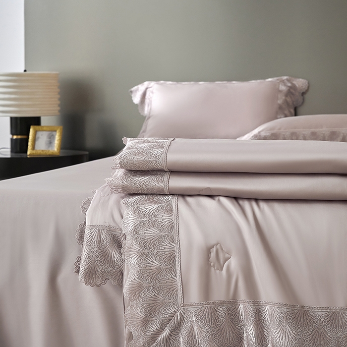 91家纺网 家纺一手货源 找家纺 洽想家 2025春夏新款100S天丝棉蕾丝夏被四件套--沐颜 沐颜 紫色