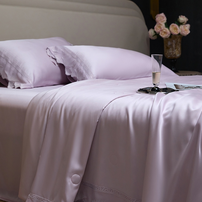 91家纺网 家纺一手货源 找家纺 洽想家 2025新品80支兰精天丝大豆纤维夏被四件套-山峦迭 山峦迭-紫