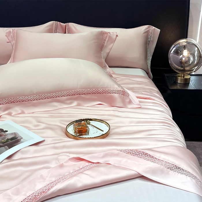 91家纺网 家纺一手货源 找家纺 洽想家 2025新款80支天丝镂空瑾系列四件套 瑾-梦粉