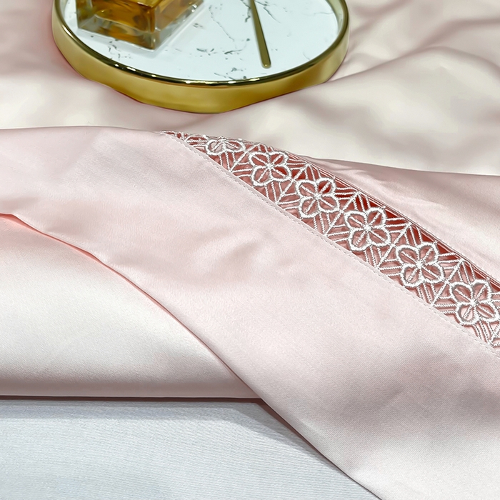 91家纺网 家纺一手货源 找家纺 洽想家 2025新款80支天丝镂空瑾系列四件套 瑾-梦粉