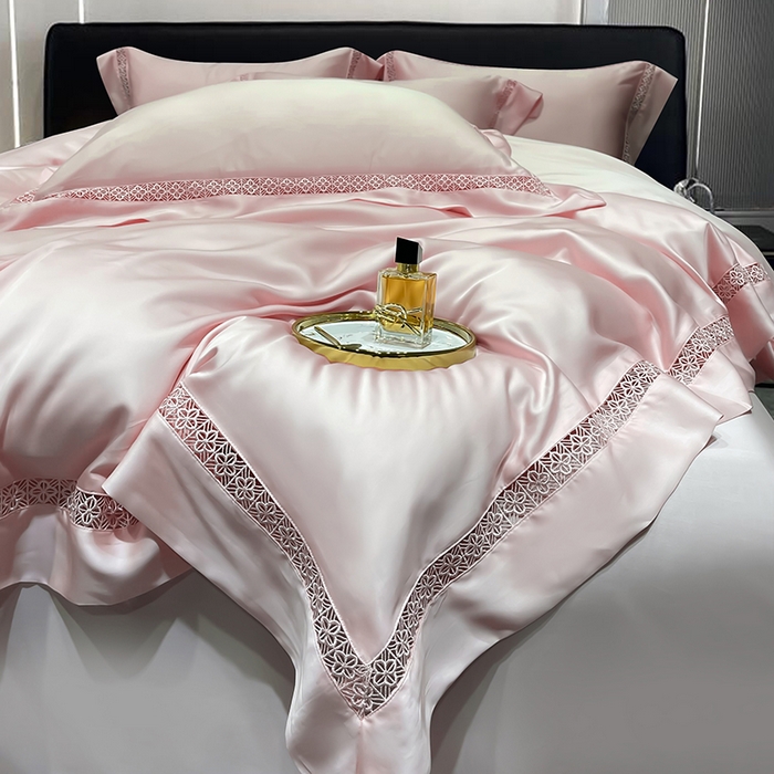 91家纺网 家纺一手货源 找家纺 洽想家 2025新款80支天丝镂空瑾系列四件套 瑾-梦粉