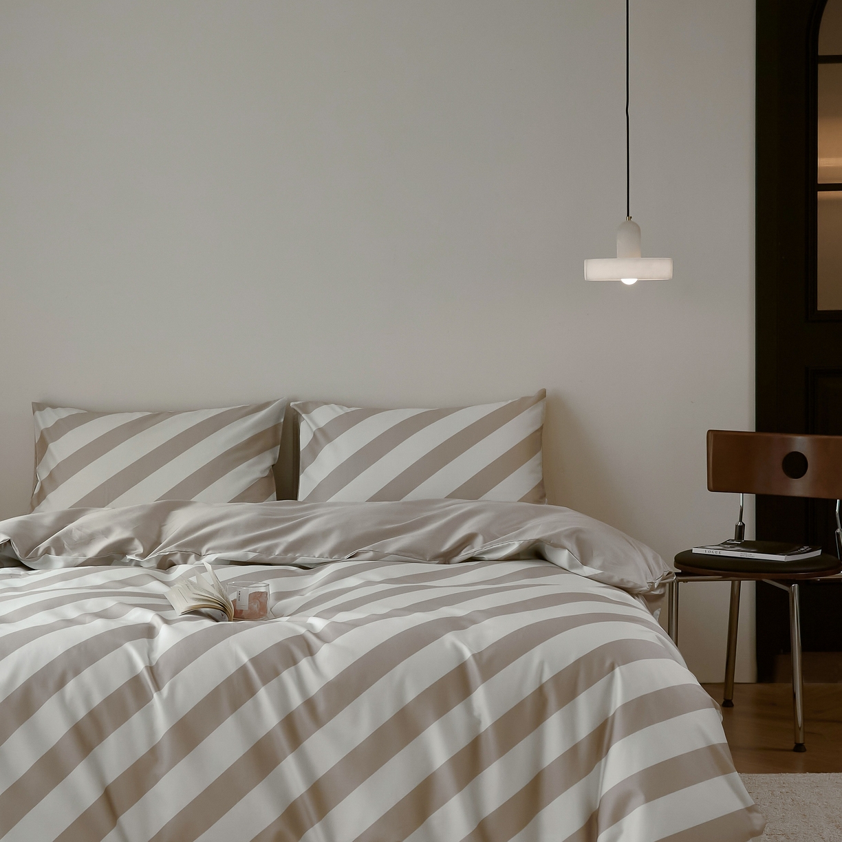 91家纺网 家纺一手货源 找家纺 （总）ONE TWO ONE 121 2025新款高支高密长绒棉纯棉贡缎宽缎条纹四件套-Say 晚安（标准不低于268元， 加大不低于 288元）