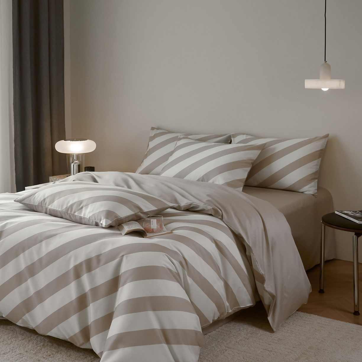 91家纺网 家纺一手货源 找家纺 （总）ONE TWO ONE 121 2025新款高支高密长绒棉纯棉贡缎宽缎条纹四件套-Say 晚安（标准不低于268元， 加大不低于 288元）