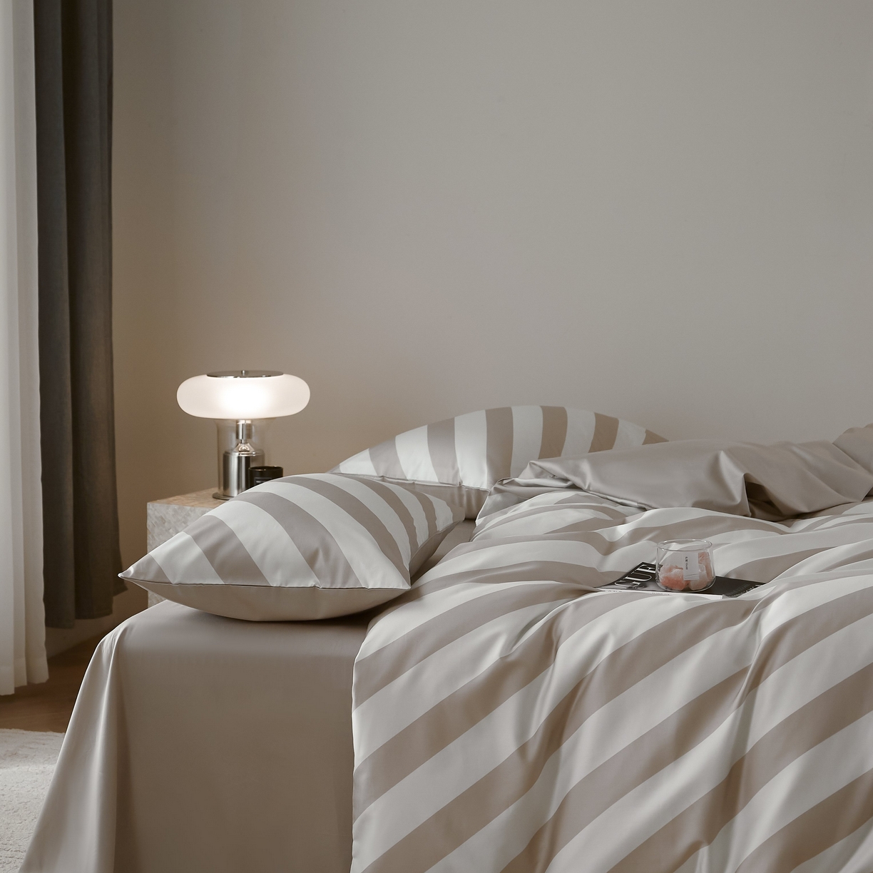 91家纺网 家纺一手货源 找家纺 （总）ONE TWO ONE 121 2025新款高支高密长绒棉纯棉贡缎宽缎条纹四件套-Say 晚安（标准不低于268元， 加大不低于 288元）