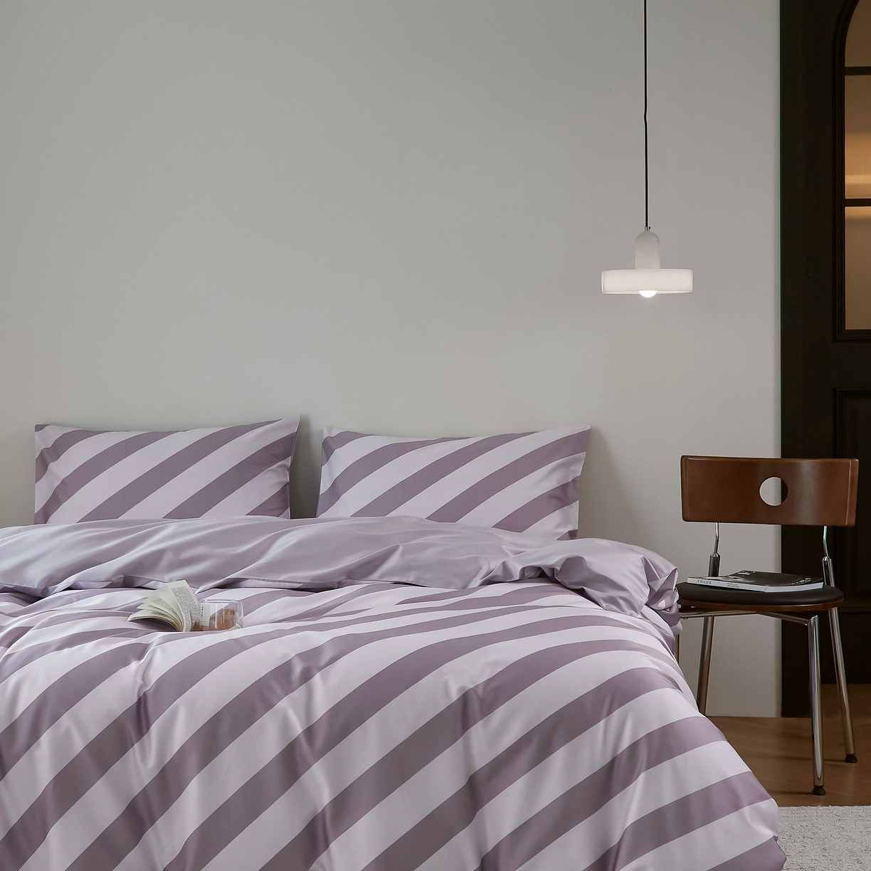 91家纺网 家纺一手货源 找家纺 ONE TWO ONE 121 2025新款高支高密长绒棉纯棉贡缎宽缎条纹四件套-Say 晚安（标准不低于268元， 加大不低于 288元） 莫奈花园