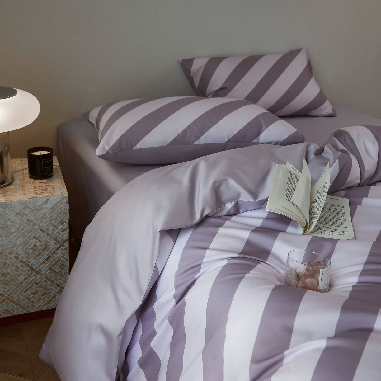 91家纺网 家纺一手货源 找家纺 ONE TWO ONE 121 2025新款高支高密长绒棉纯棉贡缎宽缎条纹四件套-Say 晚安（标准不低于268元， 加大不低于 288元） 莫奈花园