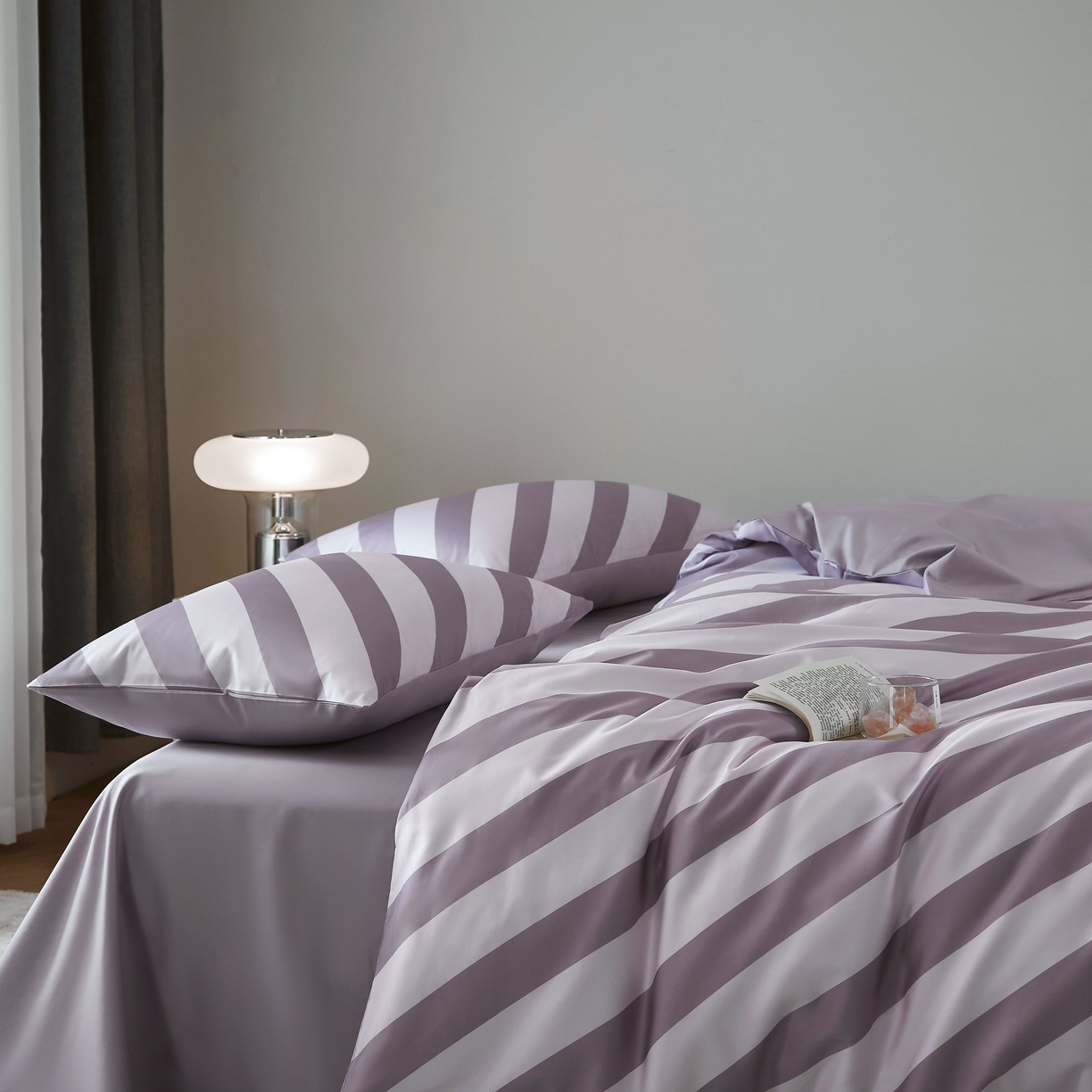 91家纺网 家纺一手货源 找家纺 ONE TWO ONE 121 2025新款高支高密长绒棉纯棉贡缎宽缎条纹四件套-Say 晚安（标准不低于268元， 加大不低于 288元） 莫奈花园