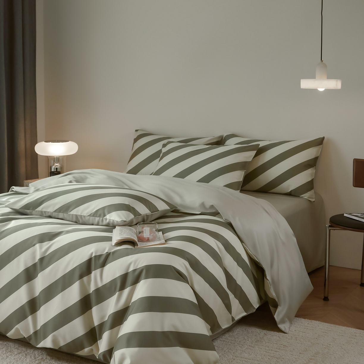 91家纺网 家纺一手货源 找家纺 ONE TWO ONE 121 2025新款高支高密长绒棉纯棉贡缎宽缎条纹四件套-Say 晚安（标准不低于268元， 加大不低于 288元） 青青曼波