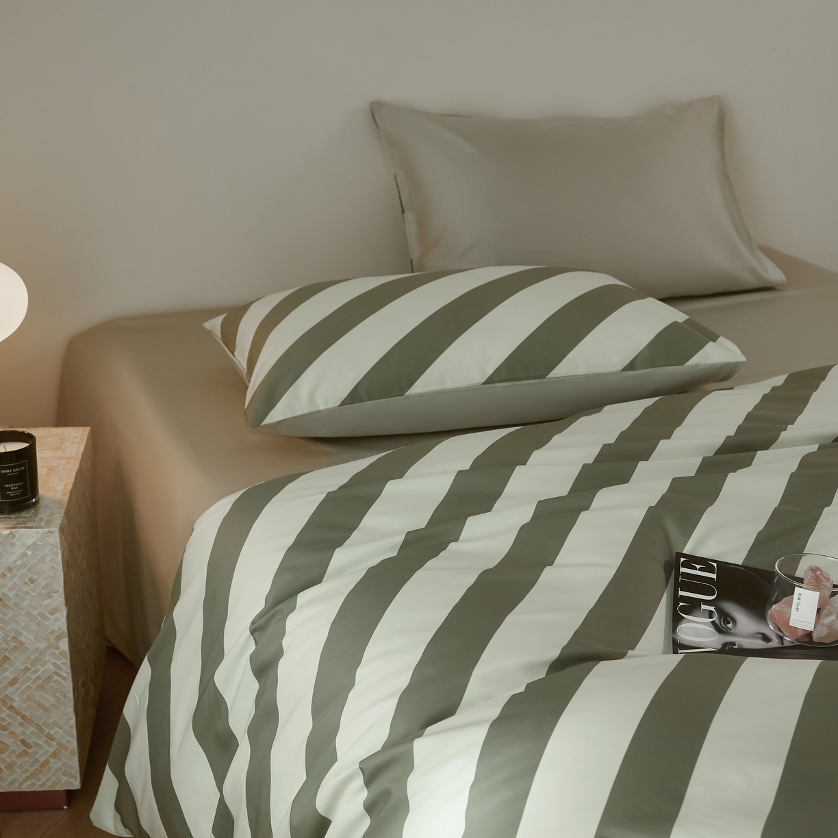 91家纺网 家纺一手货源 找家纺 ONE TWO ONE 121 2025新款高支高密长绒棉纯棉贡缎宽缎条纹四件套-Say 晚安（标准不低于268元， 加大不低于 288元） 青青曼波