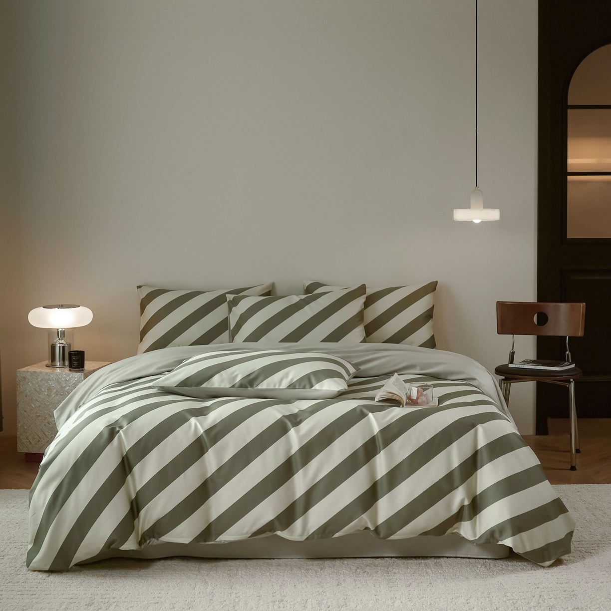 91家纺网 家纺一手货源 找家纺 ONE TWO ONE 121 2025新款高支高密长绒棉纯棉贡缎宽缎条纹四件套-Say 晚安（标准不低于268元， 加大不低于 288元） 青青曼波