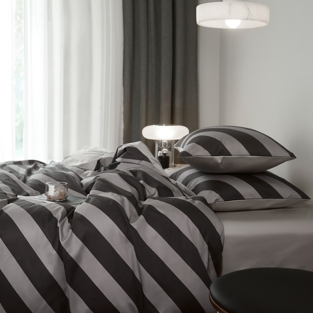 91家纺网 家纺一手货源 找家纺 ONE TWO ONE 121 2025新款高支高密长绒棉纯棉贡缎宽缎条纹四件套-Say 晚安（标准不低于268元， 加大不低于 288元） 塔尼半岛