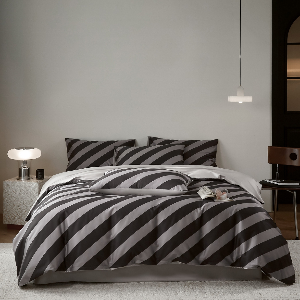 91家纺网 家纺一手货源 找家纺 ONE TWO ONE 121 2025新款高支高密长绒棉纯棉贡缎宽缎条纹四件套-Say 晚安（标准不低于268元， 加大不低于 288元） 塔尼半岛