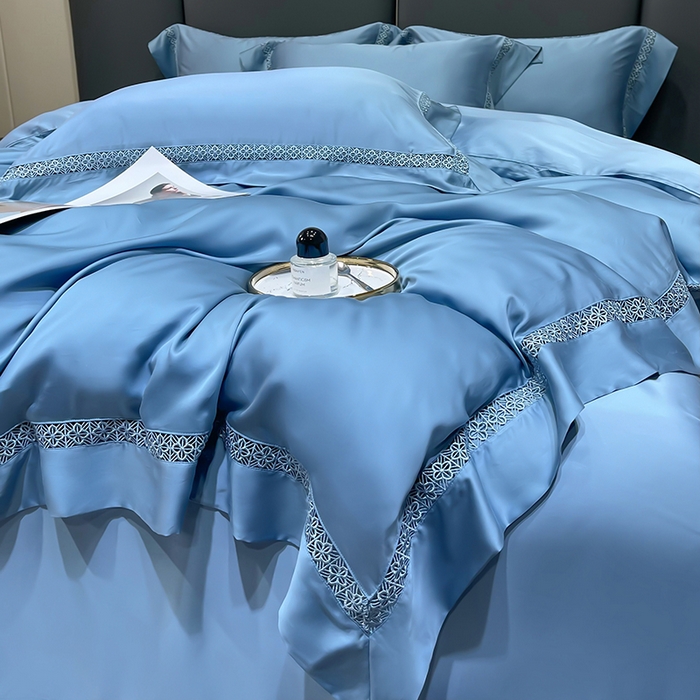 91家纺网 家纺一手货源 找家纺 洽想家 2025新款80支天丝镂空瑾系列夏被四件套 瑾-地中蓝