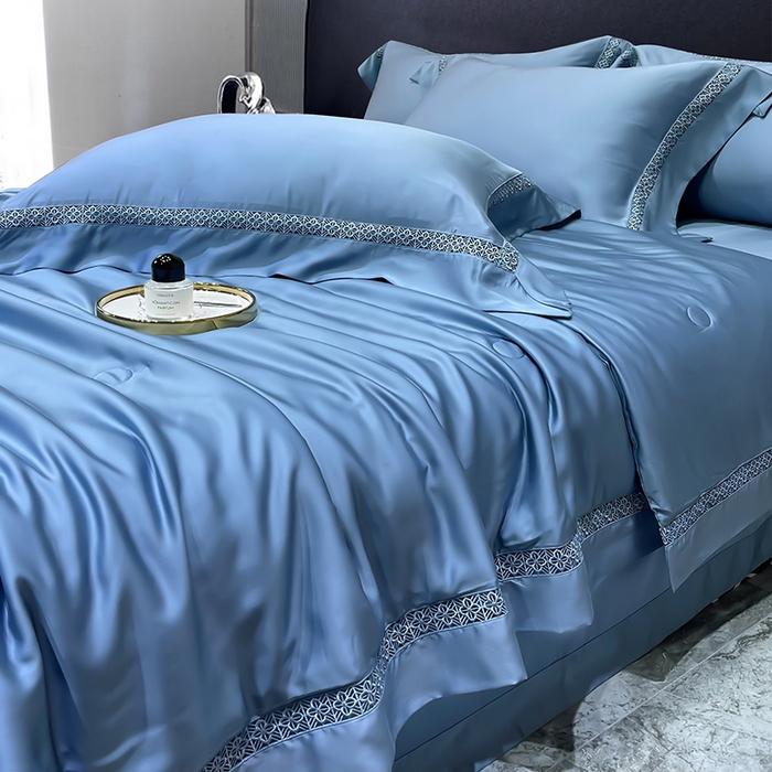 91家纺网 家纺一手货源 找家纺 洽想家 2025新款80支天丝镂空瑾系列夏被四件套 瑾-地中蓝