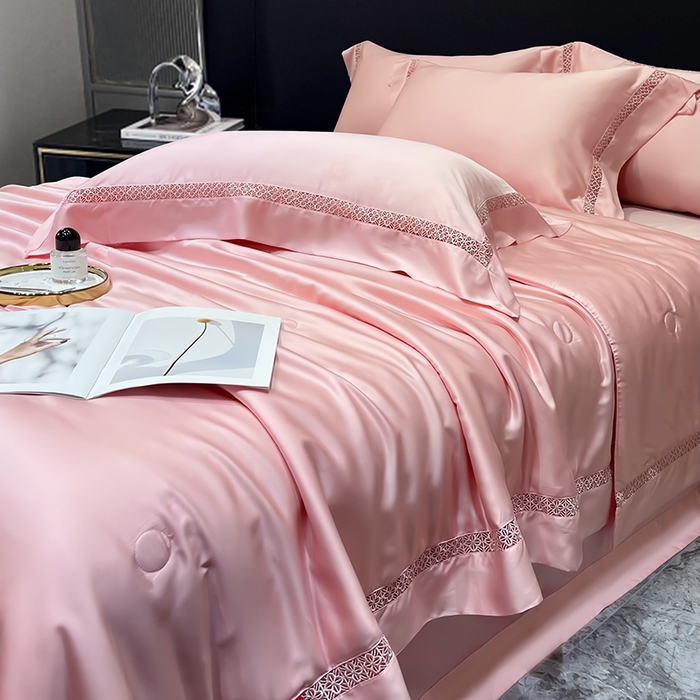 91家纺网 家纺一手货源 找家纺 洽想家 2025新款80支天丝镂空瑾系列夏被四件套 瑾-北欧粉