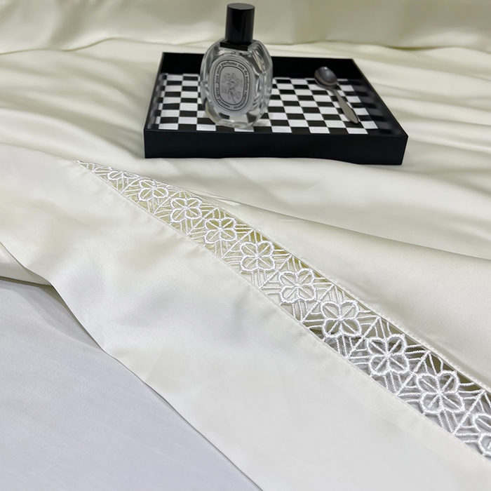 91家纺网 家纺一手货源 找家纺 洽想家 2025新款80支天丝镂空瑾系列夏被四件套 瑾-皓月白