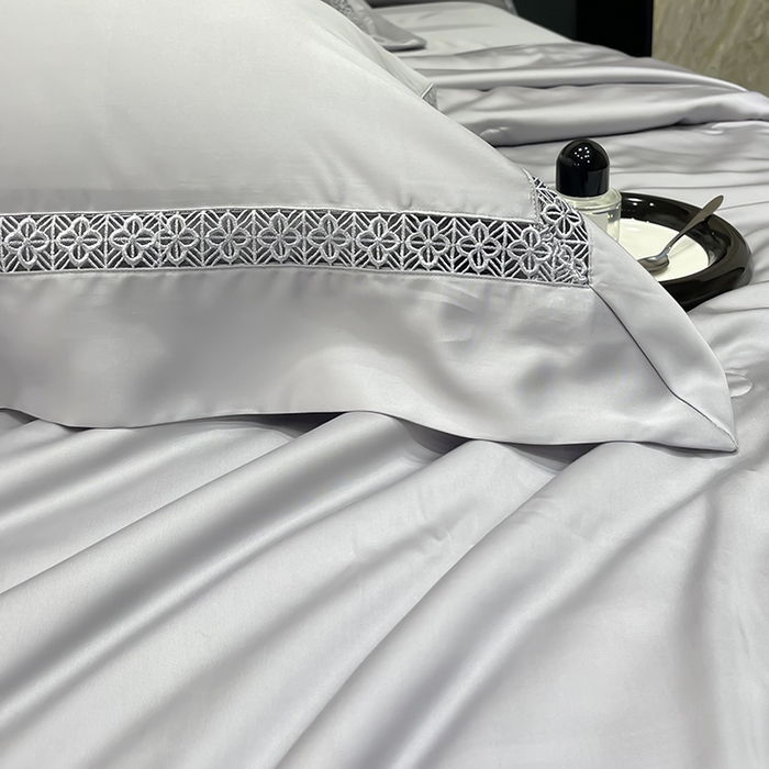 91家纺网 家纺一手货源 找家纺 洽想家 2025新款80支天丝镂空瑾系列夏被四件套 瑾-经典灰