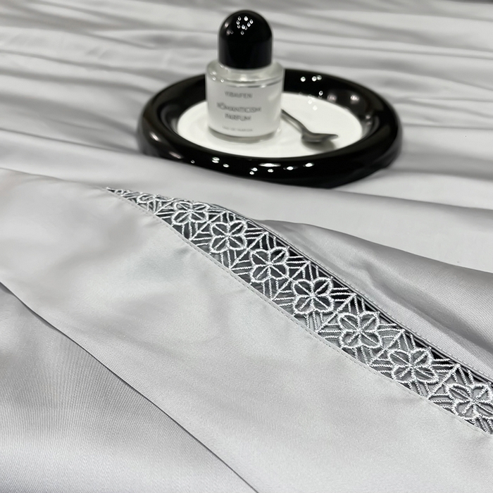 91家纺网 家纺一手货源 找家纺 洽想家 2025新款80支天丝镂空瑾系列夏被四件套 瑾-经典灰