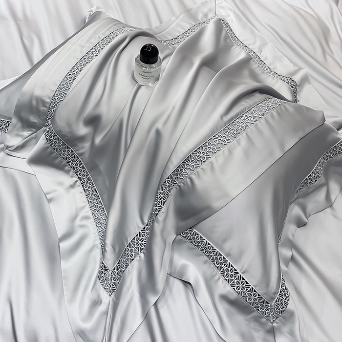 91家纺网 家纺一手货源 找家纺 洽想家 2025新款80支天丝镂空瑾系列夏被四件套 瑾-经典灰