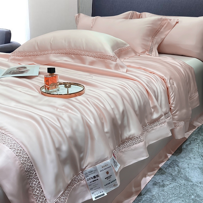 91家纺网 家纺一手货源 找家纺 洽想家 2025新款80支天丝镂空瑾系列夏被四件套 瑾-梦粉