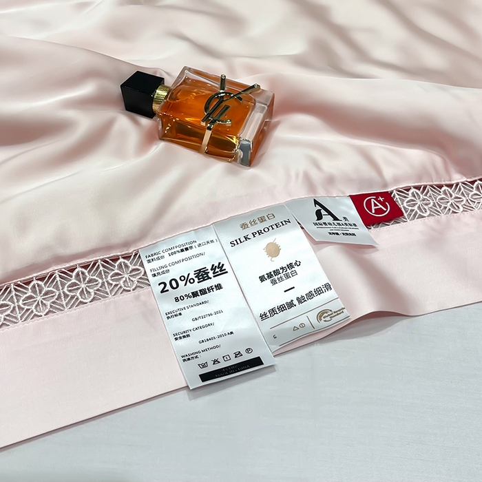 91家纺网 家纺一手货源 找家纺 洽想家 2025新款80支天丝镂空瑾系列夏被四件套 瑾-梦粉