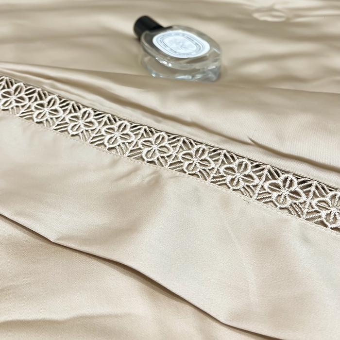 91家纺网 家纺一手货源 找家纺 洽想家 2025新款80支天丝镂空瑾系列夏被四件套 瑾-米咖棕