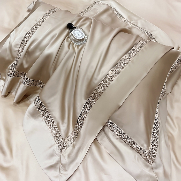 91家纺网 家纺一手货源 找家纺 洽想家 2025新款80支天丝镂空瑾系列夏被四件套 瑾-米咖棕