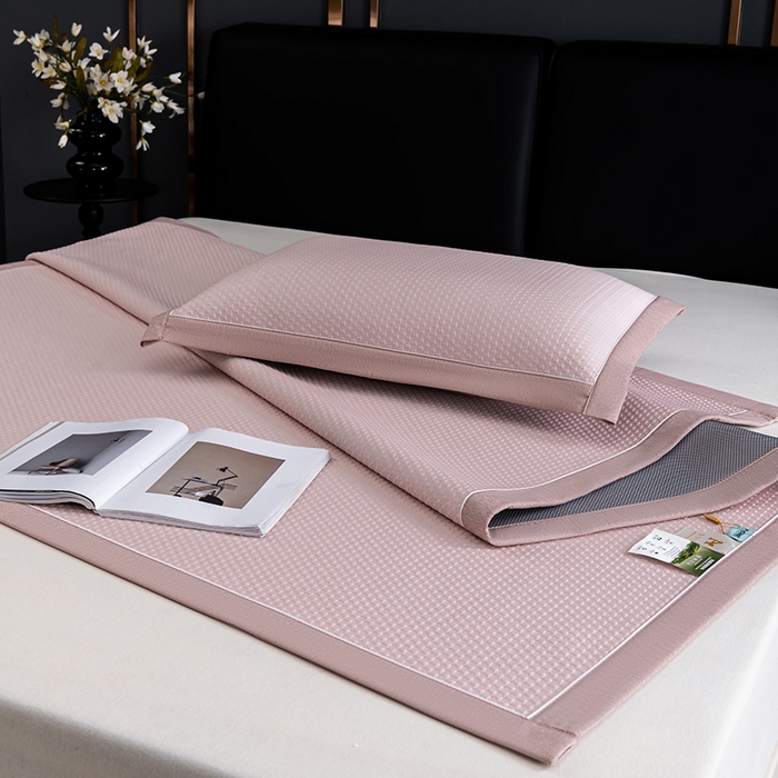 91家纺网 家纺一手货源 找家纺 小牛席业 2025经典款-千鸟格冷感豆豆席系列 床席款 粉色